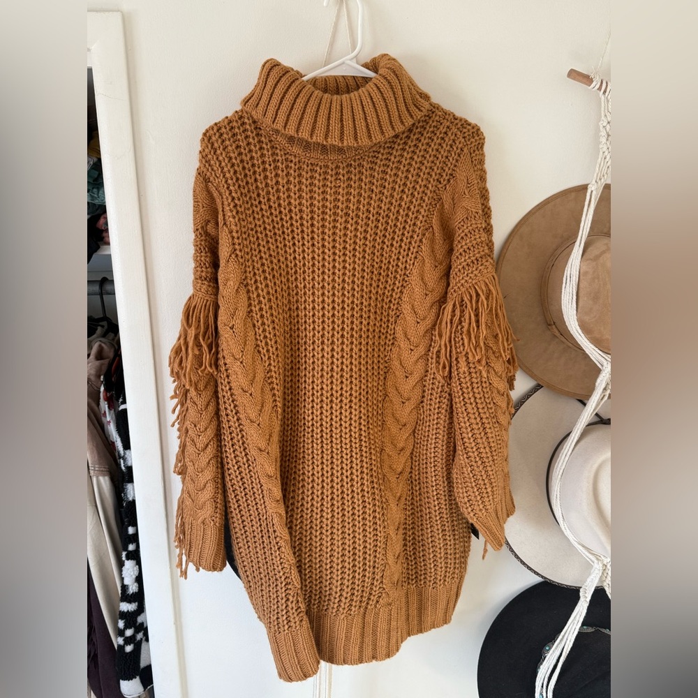 NWT ✨ Lulus cable fringe oversized sweater dress